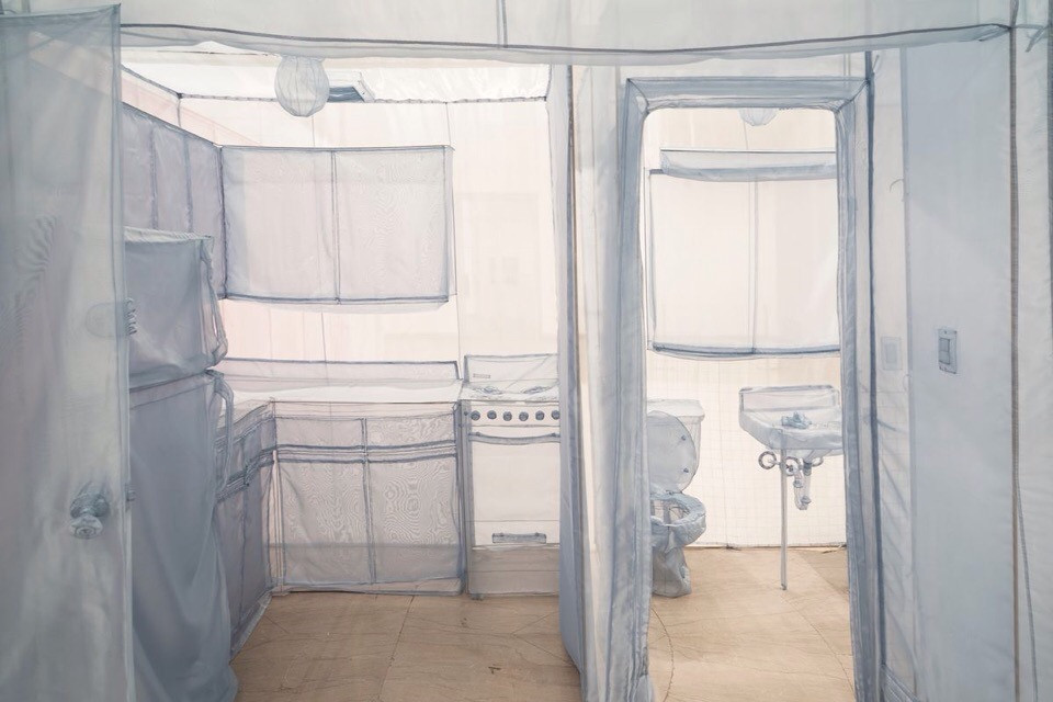 Do Ho Suh. Apartment A, Unit 2, Corridor and Staircase, New York, 2011-2014. ткань из&nbsp;полиэстера и&nbsp;стальная проволока