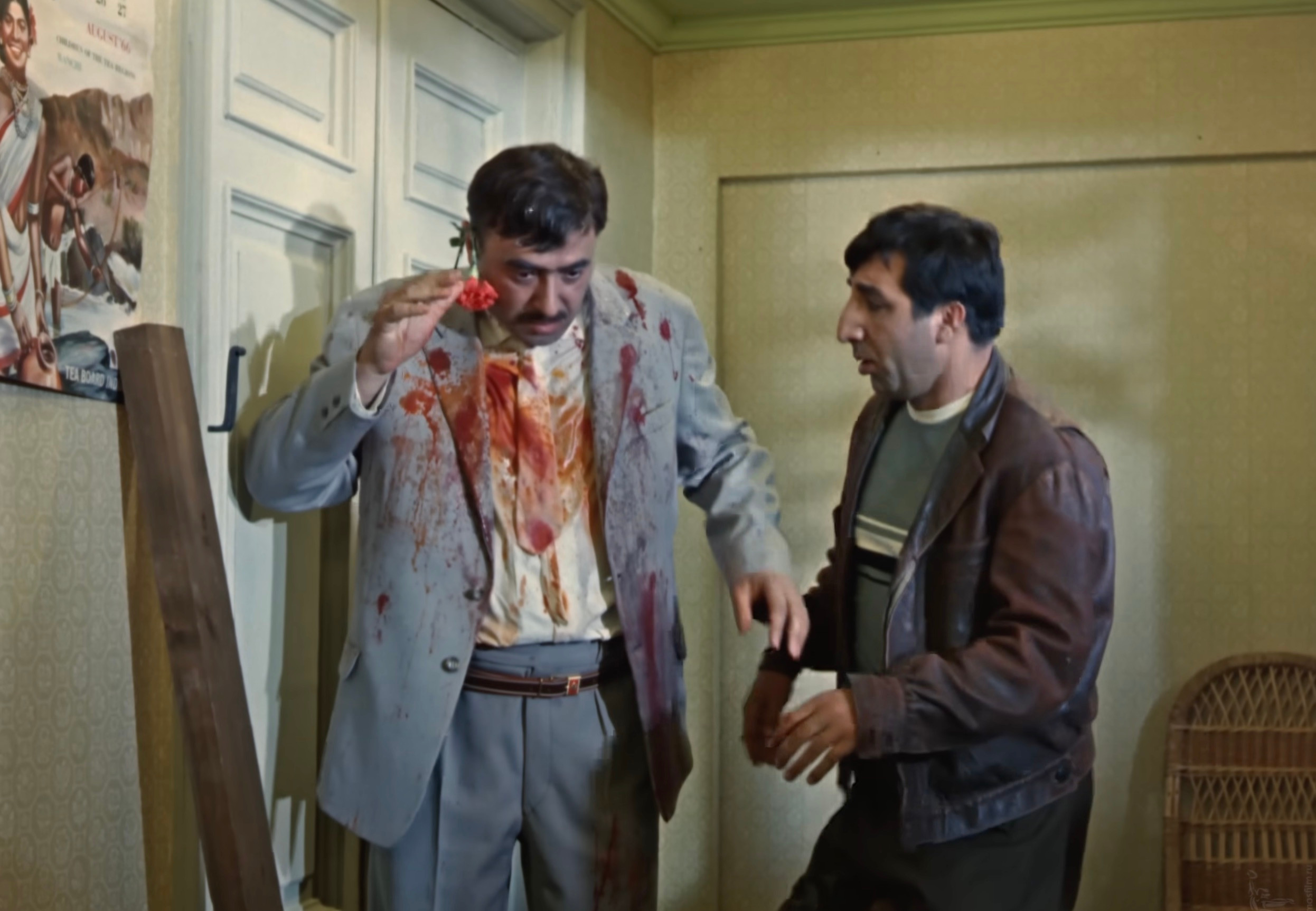 — Слушай… обидно, клянусь, а! Обидно, ну! Ничего не сделал, да? Только вошёл!