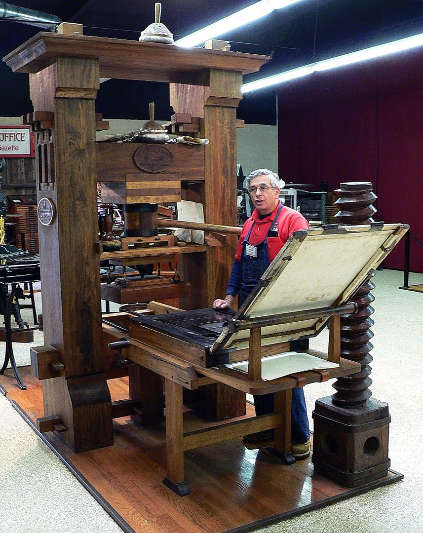 Современная реконструкция печатного станка Гутенберга, изобретение которого сделало возможным печать «Капитала»
