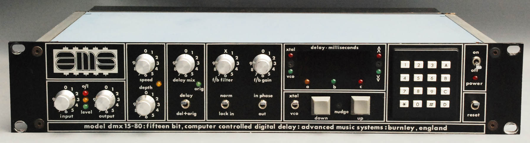 Цифровой ревербератор AMS DMX 15-80. Благодаря этому устройству звучание Joy Division приобрело свою фирменную «готичность» и&nbsp;«атмосферность»