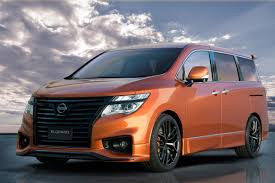 Automatic Nissan Elgrand: Comfort, Convenience and Practicality