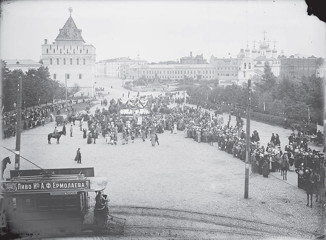 Неслучившаяся история»: Игорь Кобылин о тоске по «России 1913 года» на  примере фотографических образов «старого Нижнего»