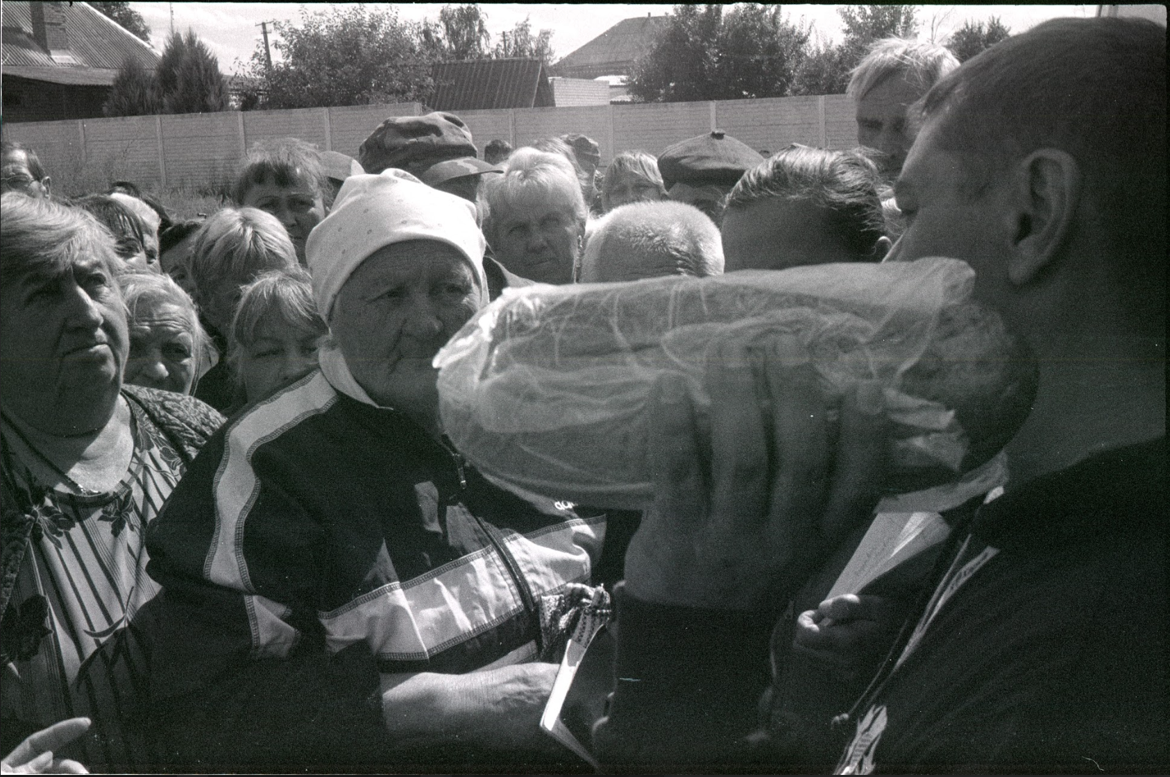 Доставка гуманітарної допомоги населенню звільненої від російсько-окупаційних військ території. Фото Станіслава Остроуса.