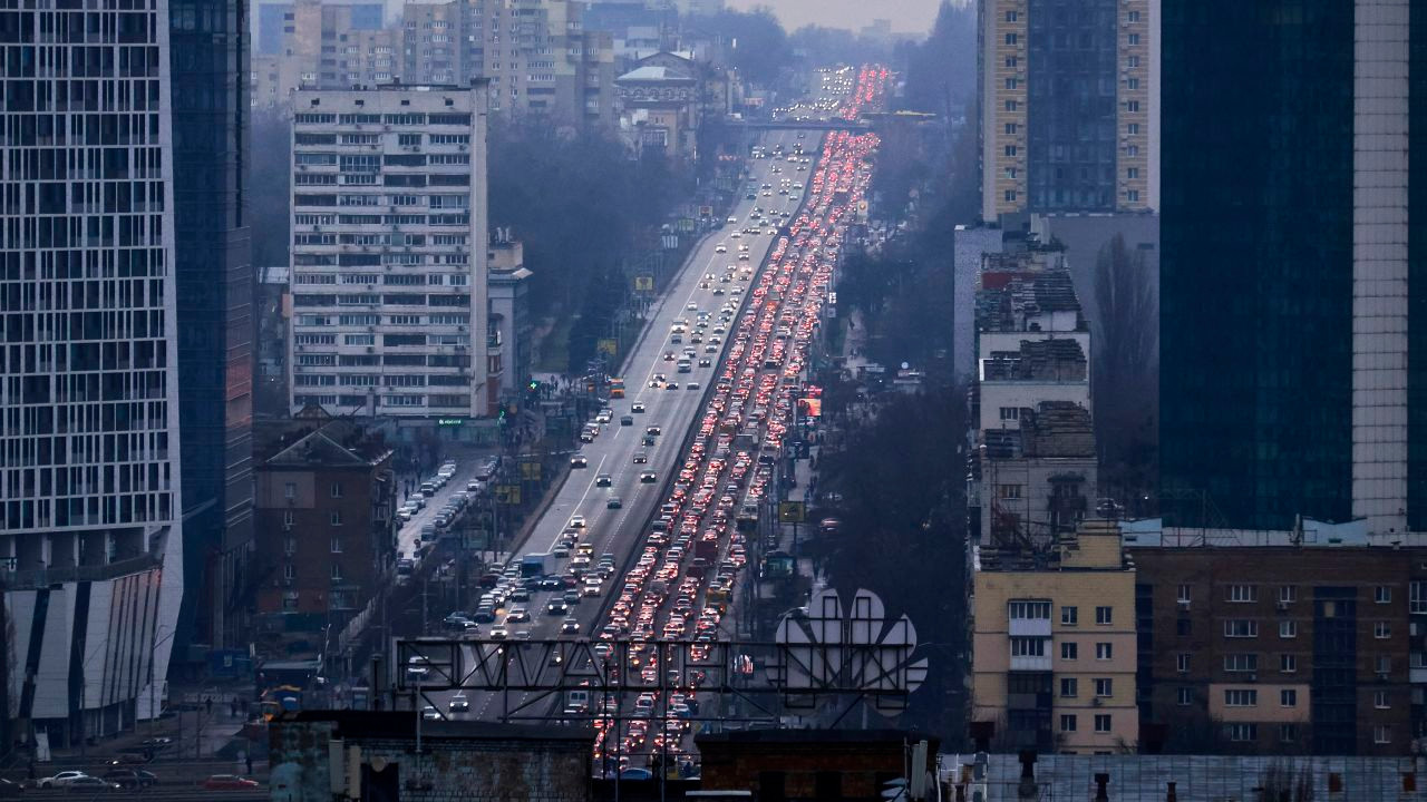 Fig.3 Traffic Jam at the Exit from Kyiv, 24 February 2022 | DW
