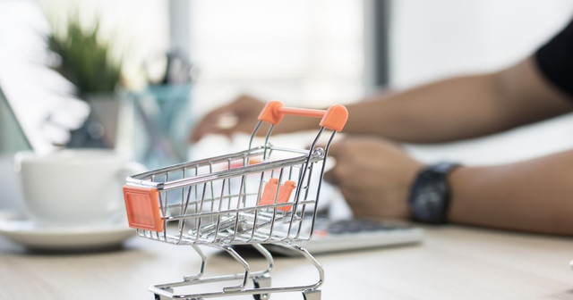 Britain’s Cashless Cart Economy: How Digital Payments Are Reshaping the Future of Online Shopping