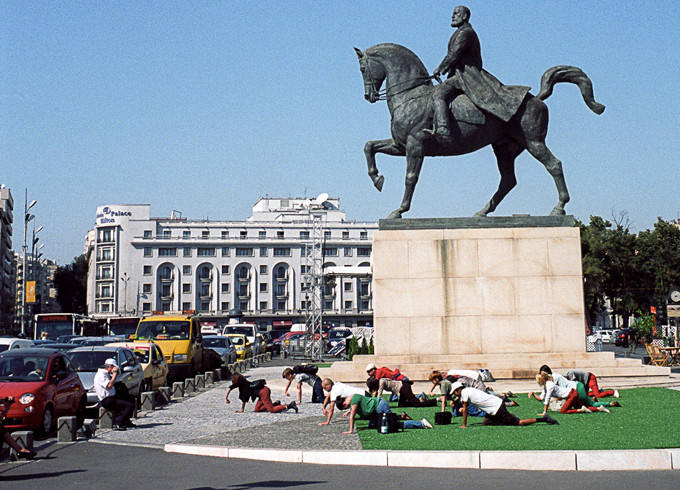 Alexandra Pirici, If You Don’t Want Us, We Want You, 2011. Intervention in public space, Bucharest. 