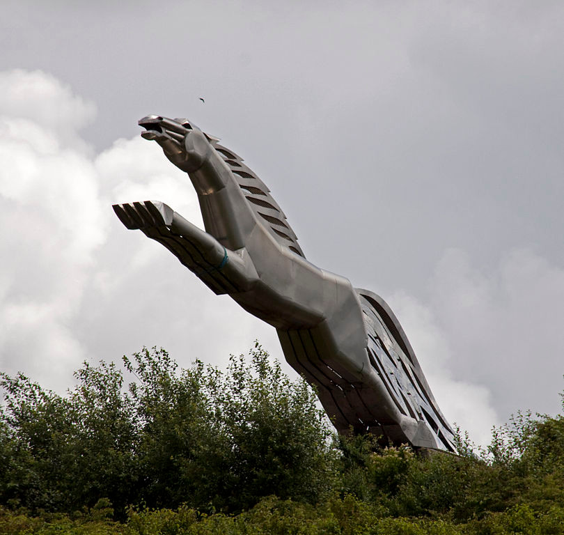 Статуя Слейпнира. Веднсбери (Wednesbury), Стаффордшир, Великобритания.