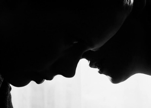 Хочу зауважити, що у роботі використано ідеї та інтерпретації різних дослідників фільму, а текст написано спираючись на кінознавчі есе й критичні розбори інших авторів.