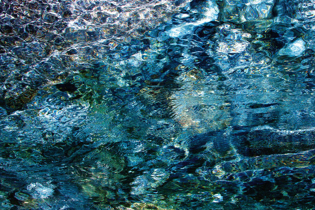 Куда течет камень: Фотокнига «A Rock is a River» Майи Роша