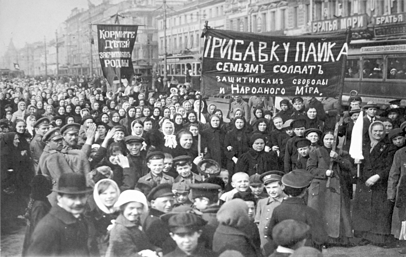 Демонстрация работниц Путиловского завода в&nbsp;первый день Февральской революции 1917