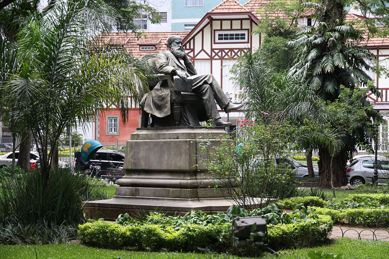 Памятник Императору в&nbsp;Петрополисе, штат Рио-де-Жанейро, Бразилия, установленный в&nbsp;1911&nbsp;году. 