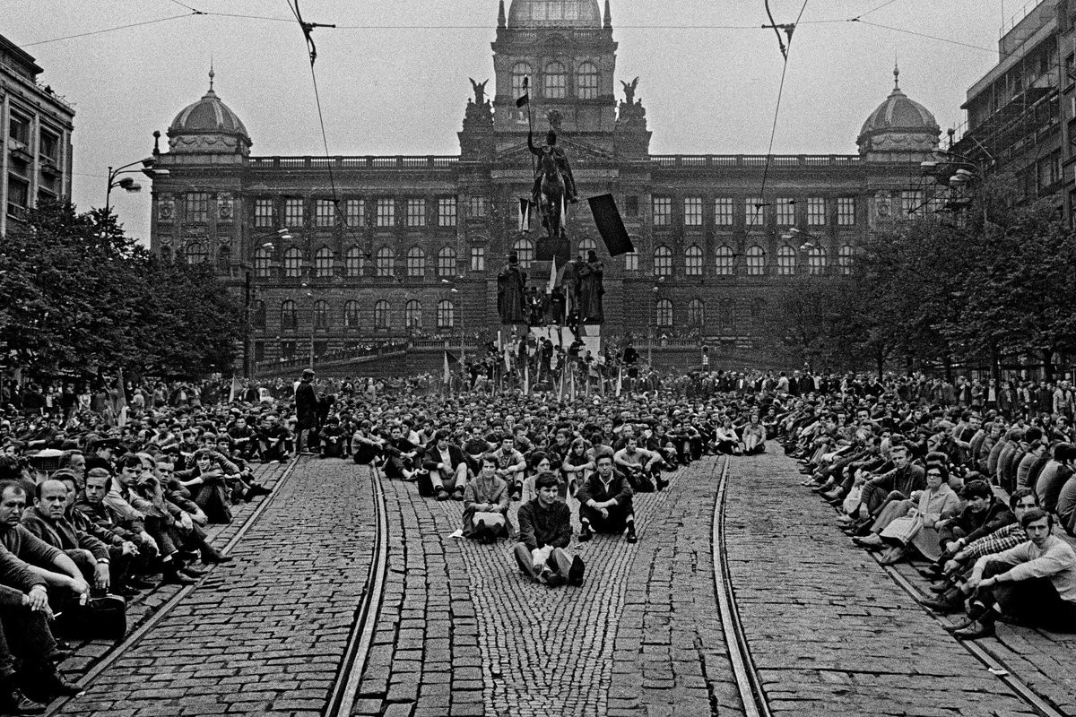 «Сидячая забастовка» на&nbsp;Вацлавской площади против ввода советских войск в&nbsp;Чехословакию в&nbsp;1968