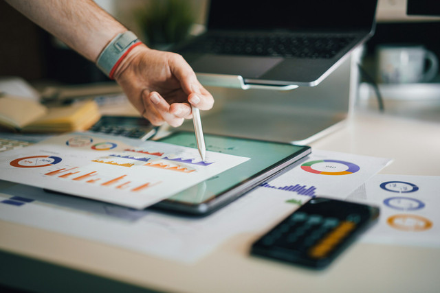 Operational SLA Governance: The Metric That Sets Senior Business Analysts Apart