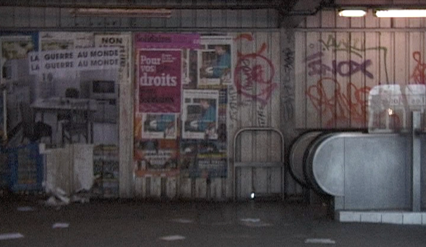 Annoncer la guerre au monde (le Dojo Cinéma, 2002) — фильм на основе радиопостановки Война миров (1938) Орсона Уэллса и книги Объявляя гнозис (2003) Жиля Греле