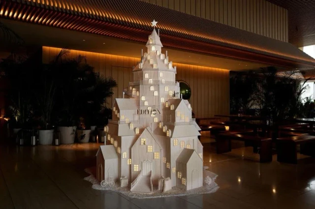 Архитектура в праздничном свете: ёлка как здание