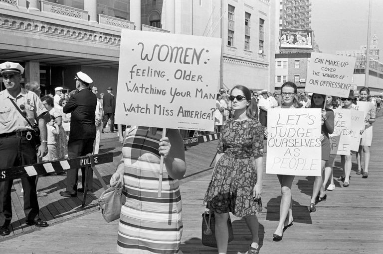 Demonstrators at the miss america pageant Bettmann Archive / Getty Images