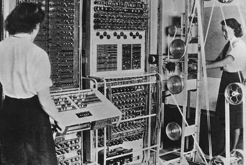 Программистки британского компьютера «Колосс», в&nbsp;1943&nbsp;году построенного для расшифровки немецких радиосообщений.