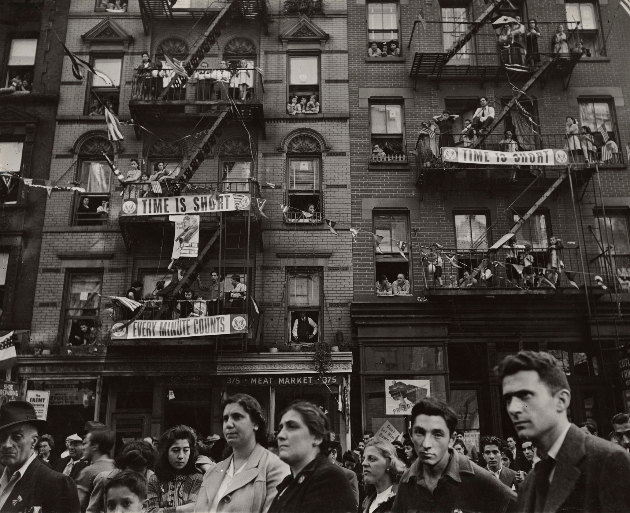 Weegee (Arthur Fellig), Time is Short, 1942 © 2018 Weegee/ICP/Getty Images