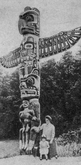 Тотемический столб индейцев с&nbsp;орлом на&nbsp;острове Ванкувер (Северо-Западная Америка)