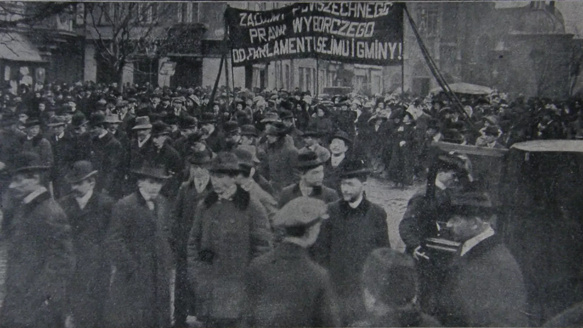 Демонстрация за всеобщее избирательное право в Кракове. 8 марта 1911 года. Впервые женщины в Польше были допущены к голосованию 26 января 1919 года.