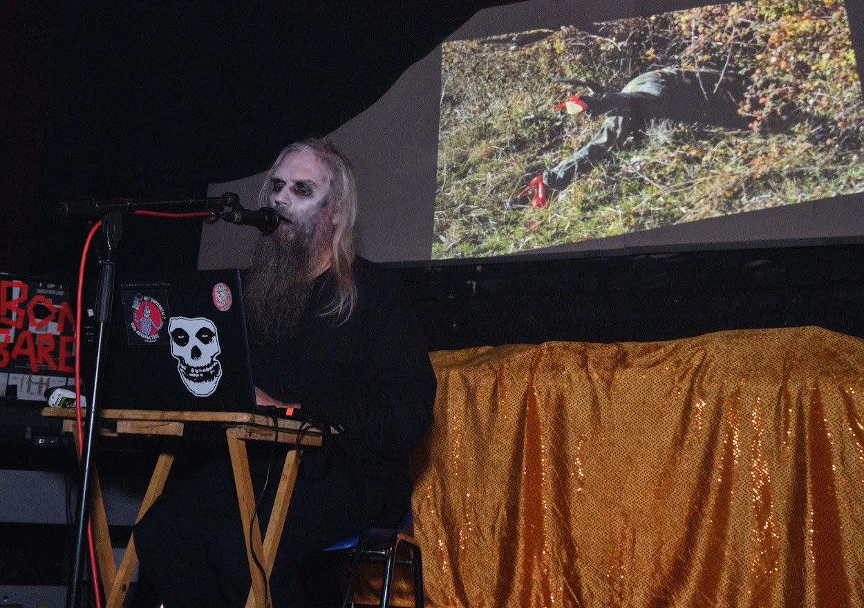 photo by rüdiger schestag