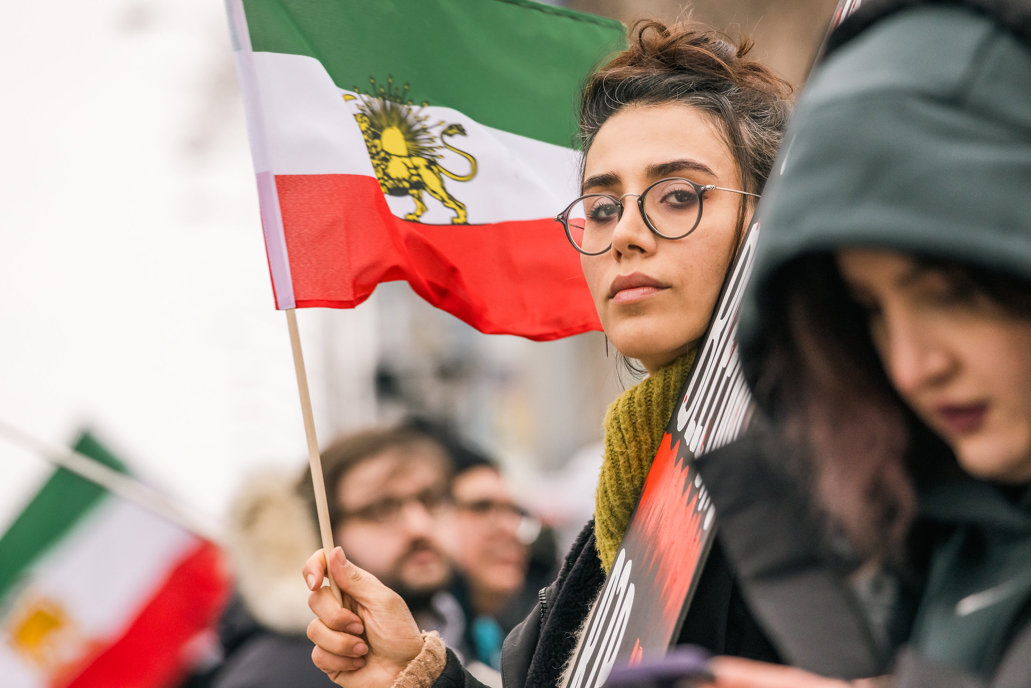 Торжество по поводу смерти Хаменеи было искренним. Демонстрация иранских эмигрантов в Торонто, февраль 2026 (фото: Сэм Джованру CC BY-NC 4.0)