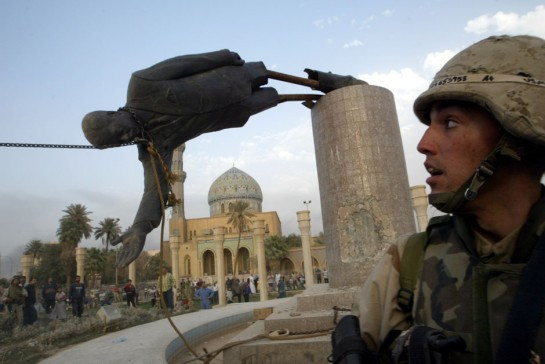 Если есть какой-то ясный урок американской интервенции в Ираке, то заключается он лишь в том, она показала, как не надо свергать диктатуру и как не надо вводить демократию (REUTERS/Goran Tomasevic)