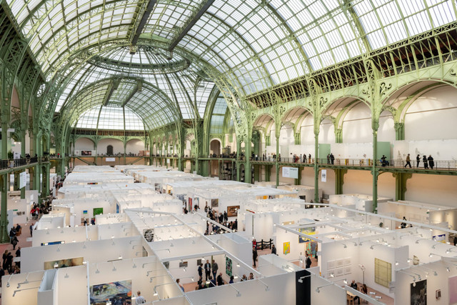 Изнутри Cosmoscow, снаружи Art Basel