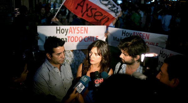 Камила Вальехо и&nbsp;Габриэль Борич во&nbsp;время студенческих протестов (2012)
