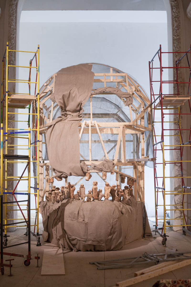 The next work is Els Dietvorst’ skull, which she sculptured for 10 days. You can go inside that huge clay skull, and it h