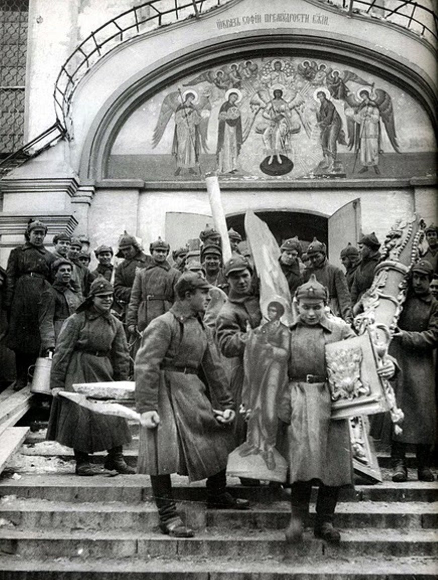 Разграбление красноармейцами православных храмов.
