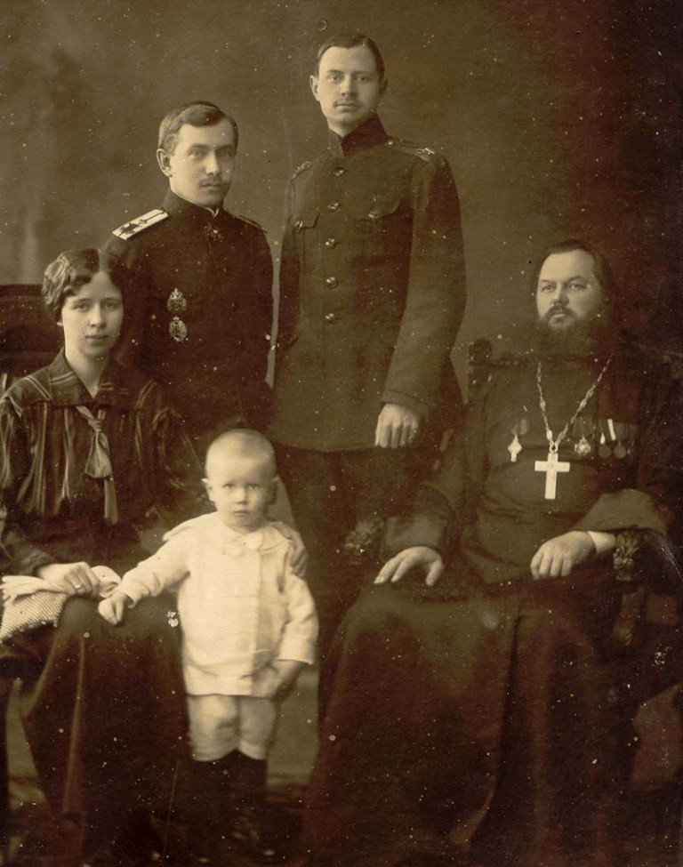 Семья священнослужителя, конец XIX ― начало XX века (источник: http://russiahistory.ru)