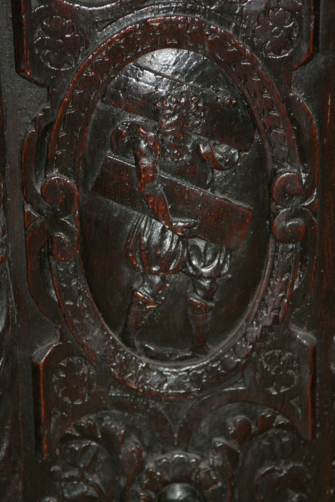 Изображение Самсона-борца на&nbsp;фасаде нормандского сундука начала XVII века БСИИ ASG, инв. № 20-1537