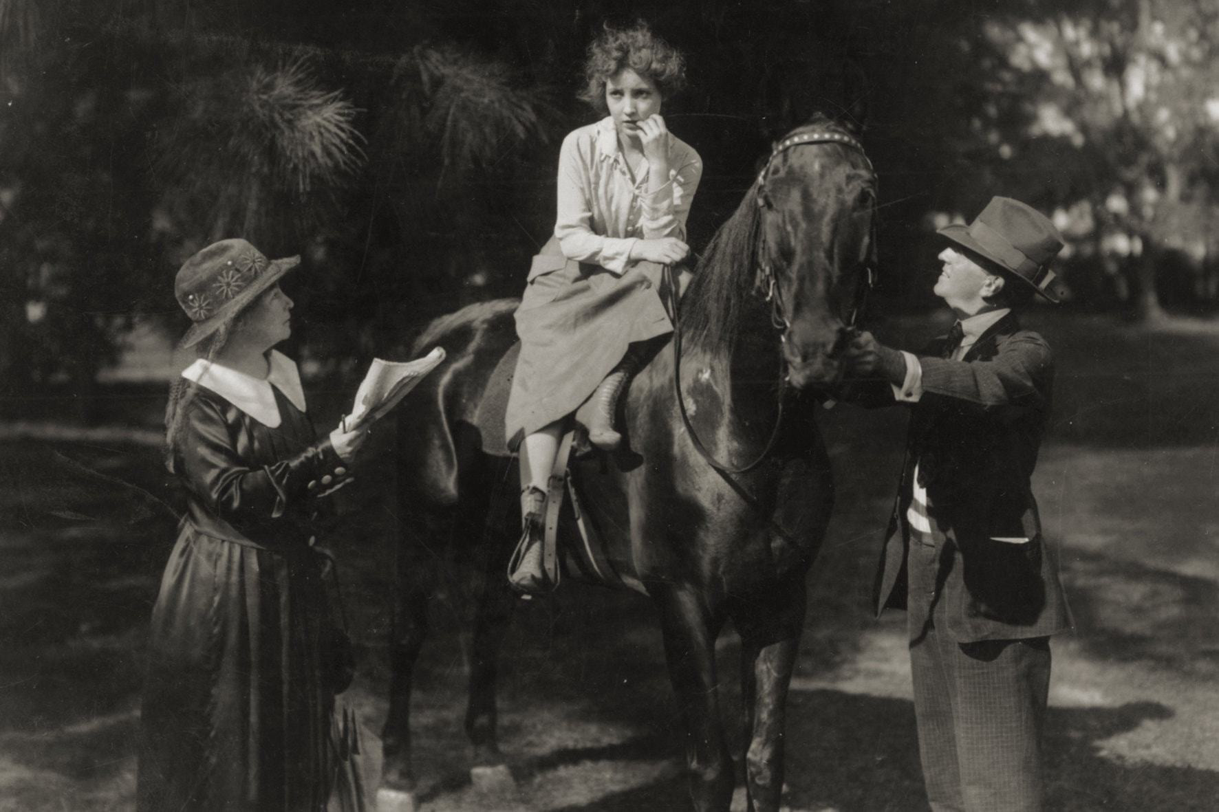 Алис Ги-Блаше и&nbsp;Бесси Лав на&nbsp;съемках фильма «Большое приключение» (1918)