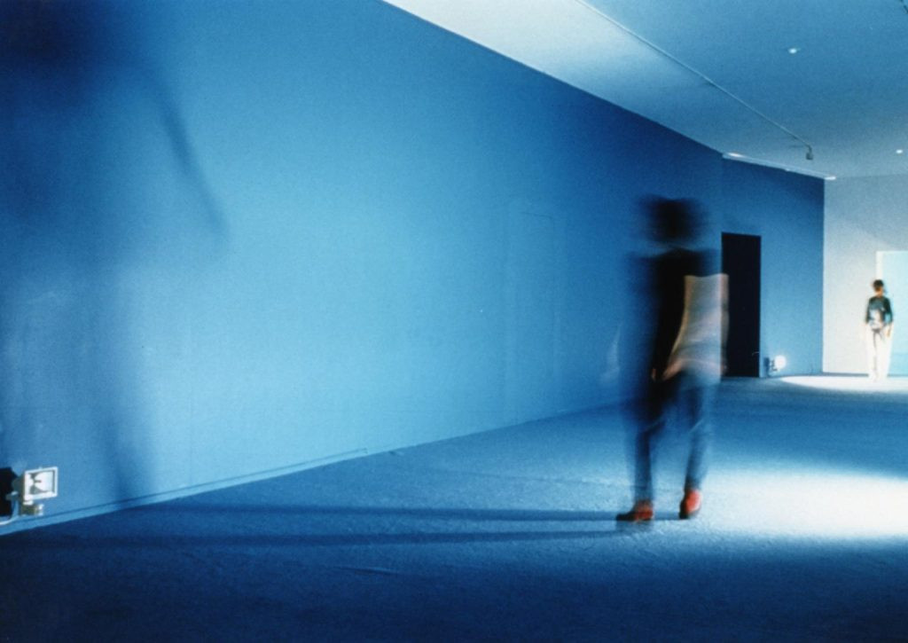 Dominique Gonzalez-Foerster Séance de Shadow II (bleu) 1998