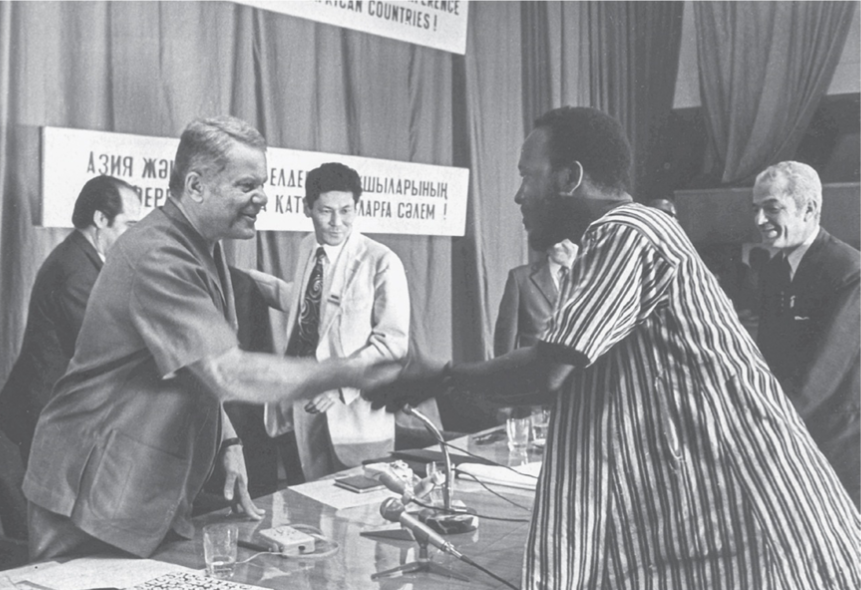 Yusuf al-Sibai presents the Lotus Award to Sembène Ousmane at the 1973 Alma-Ata Congress. The chairman of the Kazakh Union of Writers, Anuar Alimzhanov, is in the background.