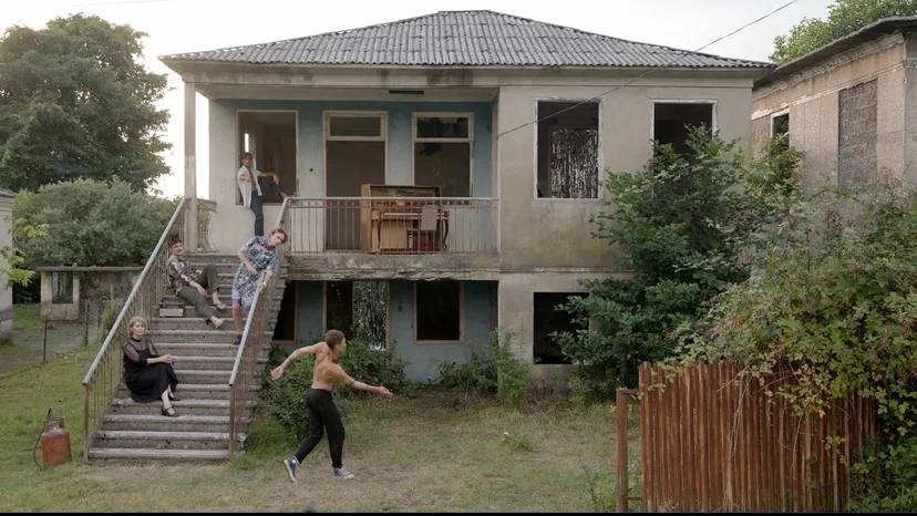 кадр из&nbsp;фильма «Undead», Кети Чухров, 2022
