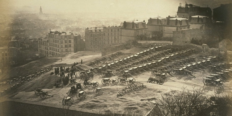 Артиллерия, доставленная коммунарами на&nbsp;холм Монмартр, г.&nbsp;Париж после того, как&nbsp;армия Франции попыталась захватить её 18&nbsp;марта 1871-го