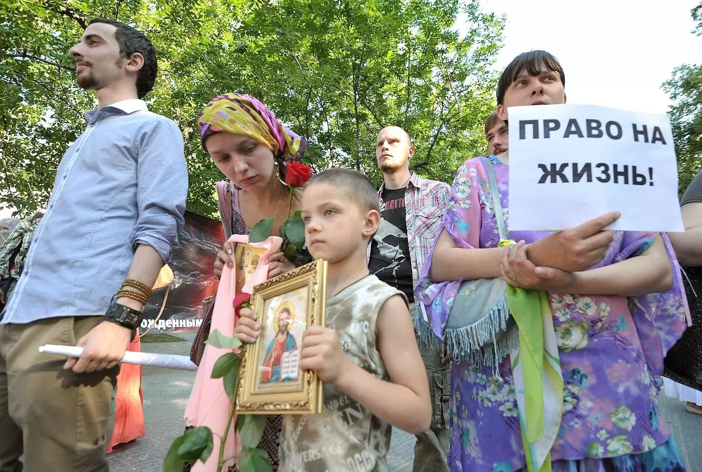 Акция «Молитвенное стояние» с требованием полного запрета абортов, 2012 год. Фото: Геннадий Гуляев / Коммерсантъ