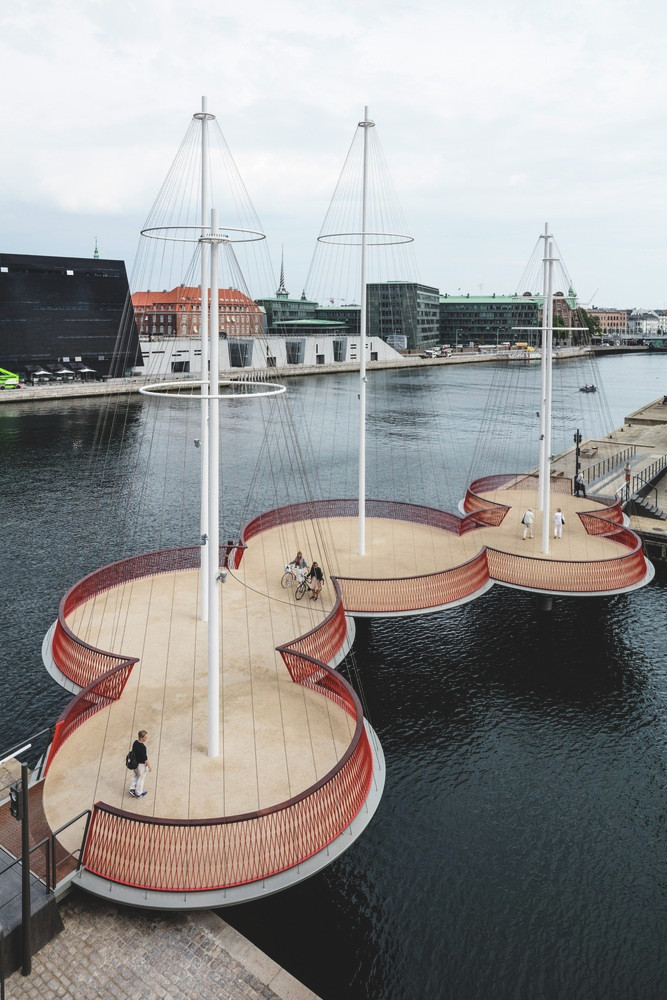 Мост Cirkelbroen в&nbsp;Копенгагене, проект Олафура Элиассона, 2015. Фото: Anders Sune Berg