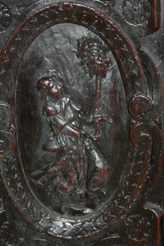 Изображение Давида с&nbsp;головой Голиафа на&nbsp;фасаде нормандского сундука начала XVII века БСИИ ASG, инв. № 20-1537