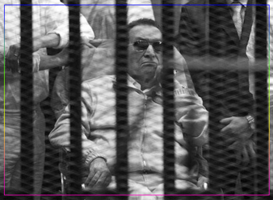 Хосни Мубарак с двумя сыновьями Гамалем и Алаа в суде Каира. Источник: AP Photo / Ahmed Omar