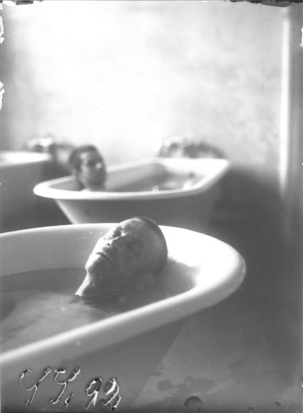 Длительные ванны, использовавшиеся для успокоения особенно буйных пациентов