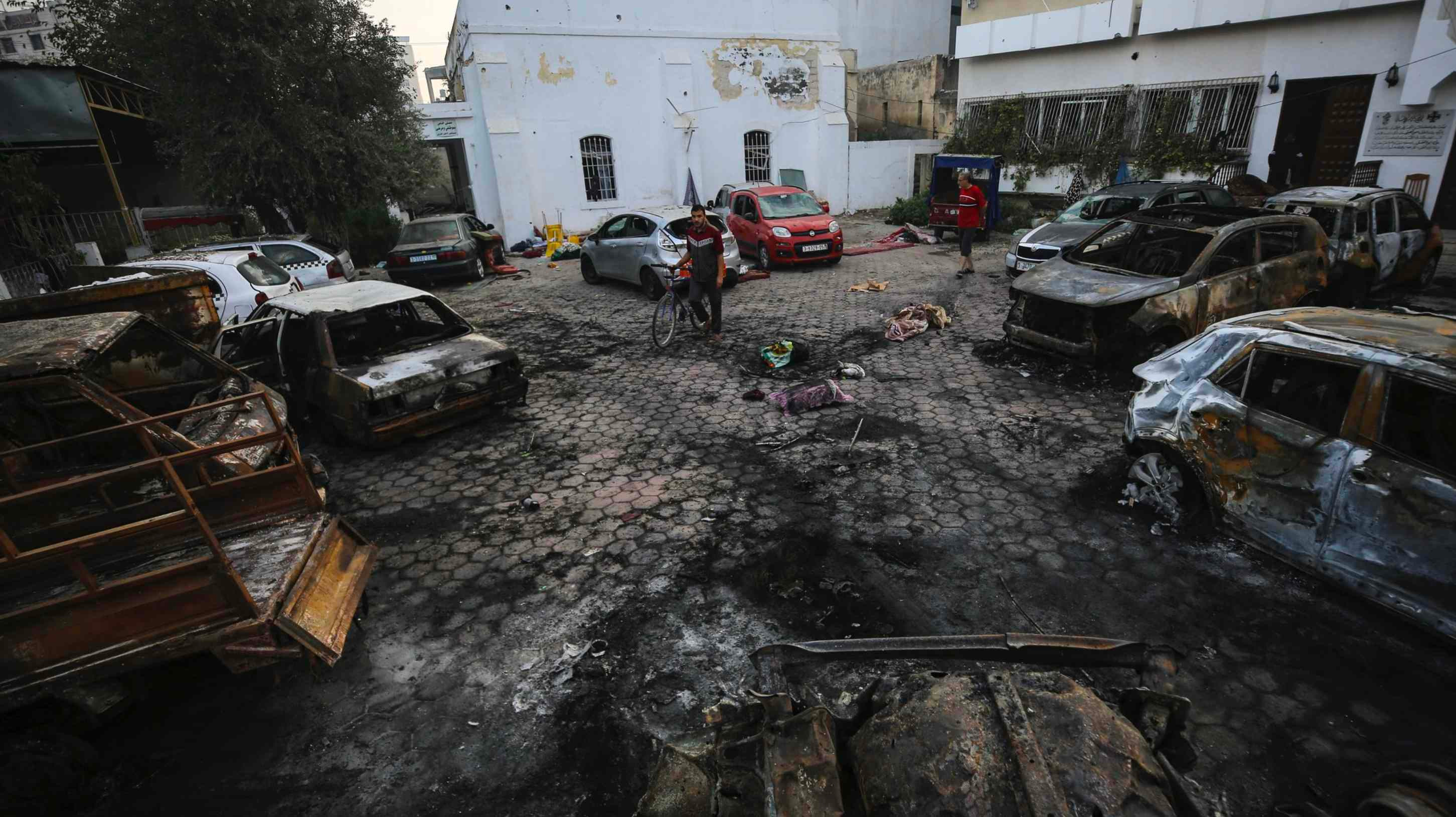 Місце вибуху в лікарні Аль-Ахлі у Газі, 18 жовтня 2023 рік. Фото: AP