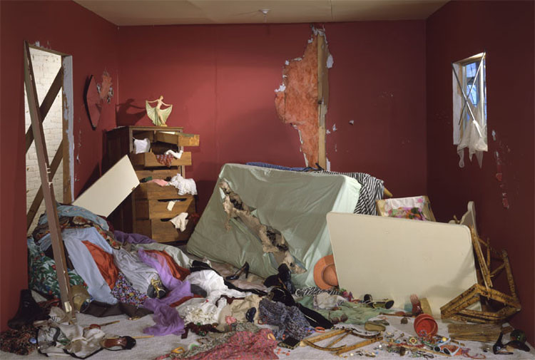 Jeff Wall&nbsp;— The Destroyed Room