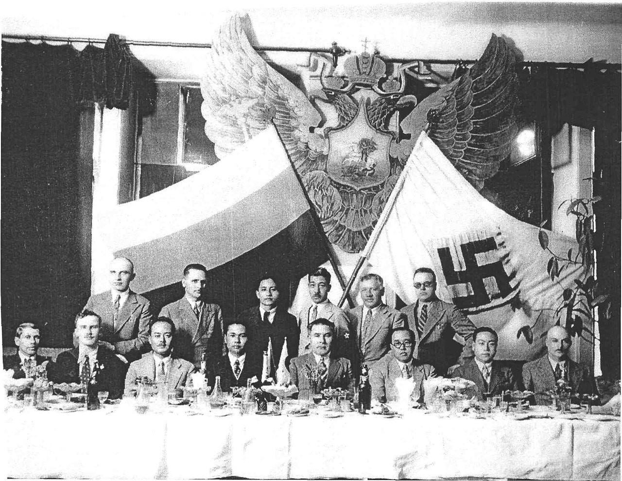 Декабрь, 1934 год. На фото банкет по случаю организации Бюро по делам российских эмигрантов в Маньчжурской империи