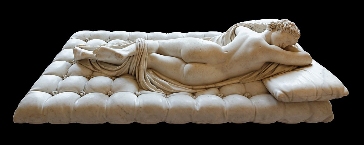 Спящий Гермафродит, древнеримская скульптура, постамент-ложе Жана Лоренцо Бернини.