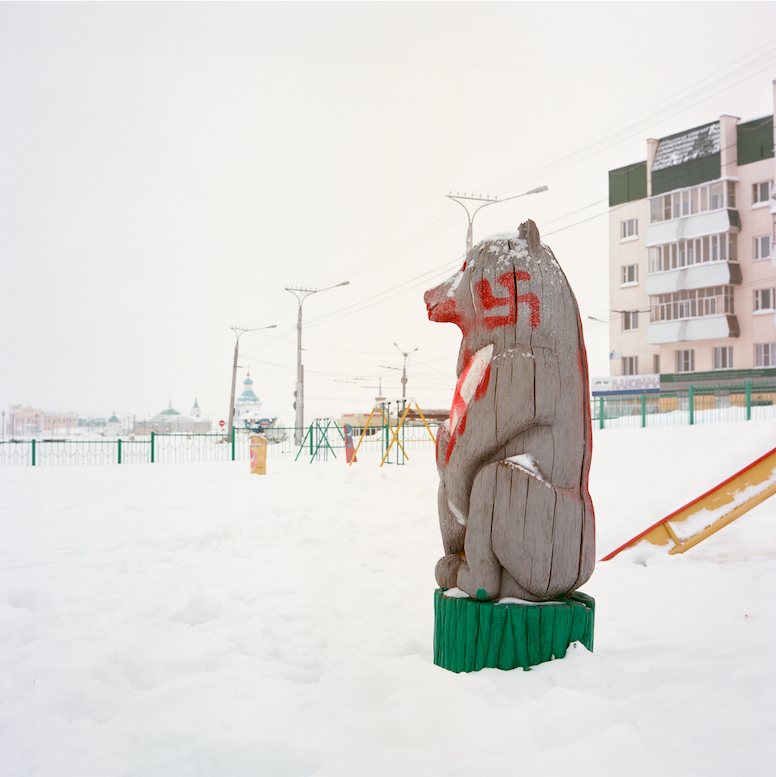 Иван Михайлов. Серия «Зимняя жизнь». Детские площадки. Чебоксары. 2011