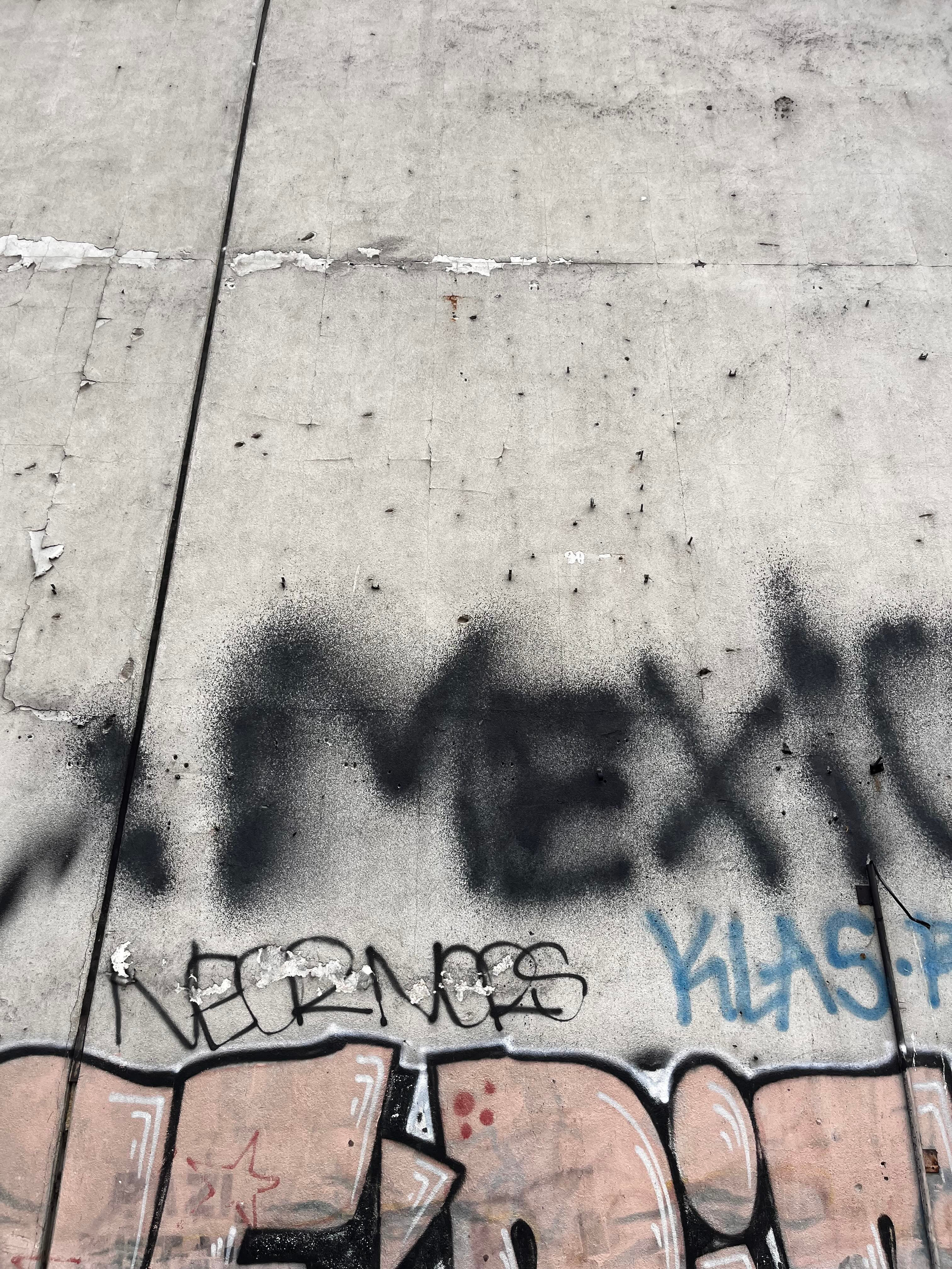 Те самые следы от пуль.