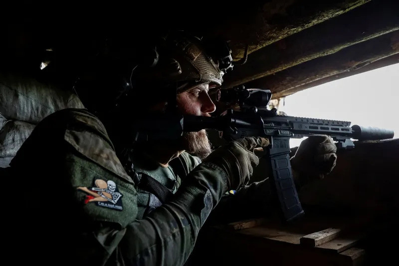 Украинский солдат в&nbsp;окопе в&nbsp;Донецкой области, Украина, май 2023&nbsp;г.